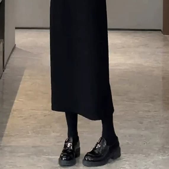 黒 スカート 裾ベンツ入りベーシックフレアスカート