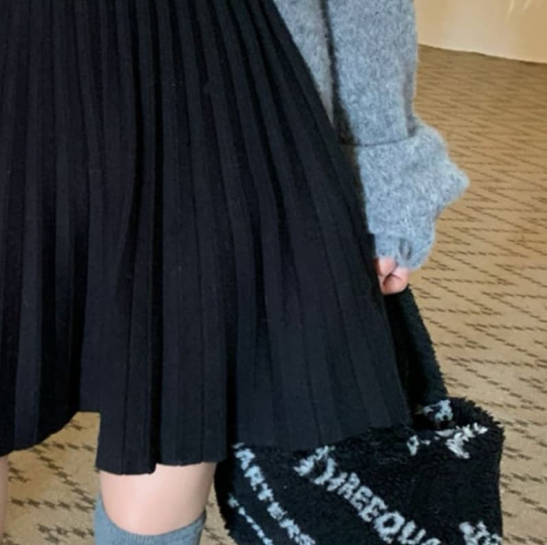 黒 スカート 上質感あふれるロング丈プリーツスカート