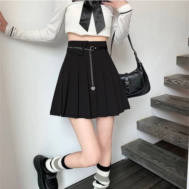 黒 スカート ハート飾り付きチェーンベルトプリーツスカート