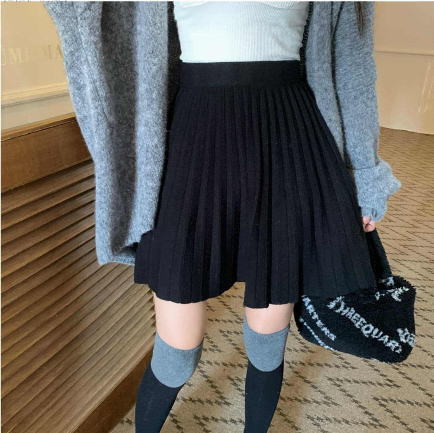 黒 スカート 上質感あふれるロング丈プリーツスカート