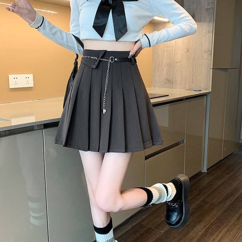 黒 スカート ハート飾り付きチェーンベルトプリーツスカート