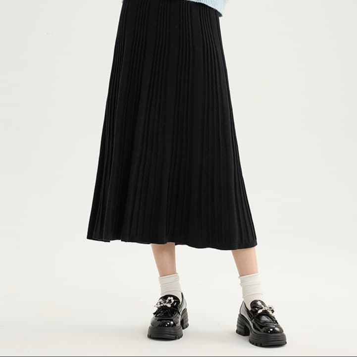 黒 スカート ふんわり揺れる重ね織りロングプリーツスカート