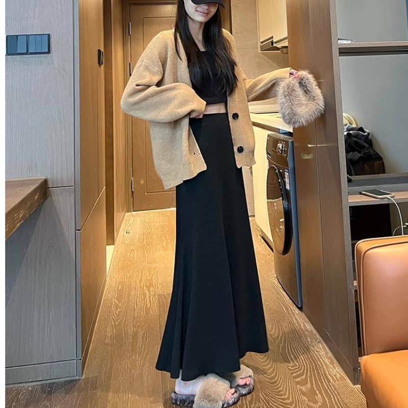 黒 スカート すらりと伸びる フレア ロングスカート