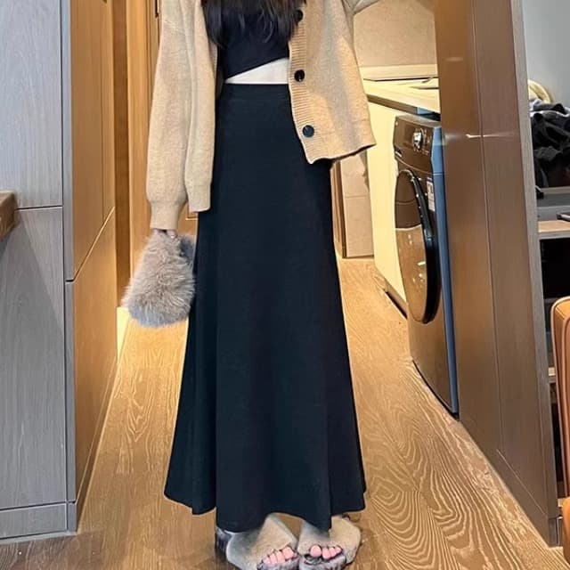 黒 スカート すらりと伸びる フレア ロングスカート