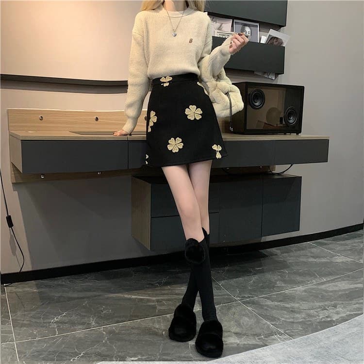 黒 スカート 花柄装飾ミニスカート