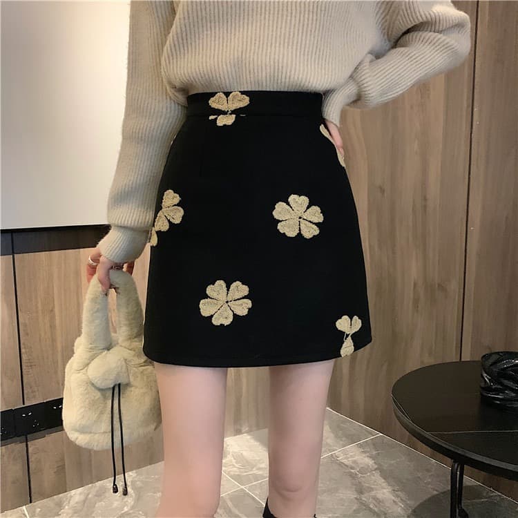 黒 スカート 花柄装飾ミニスカート