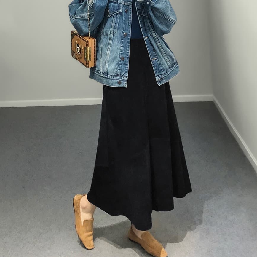 黒 スカート 優美なフレアラインレザースカート