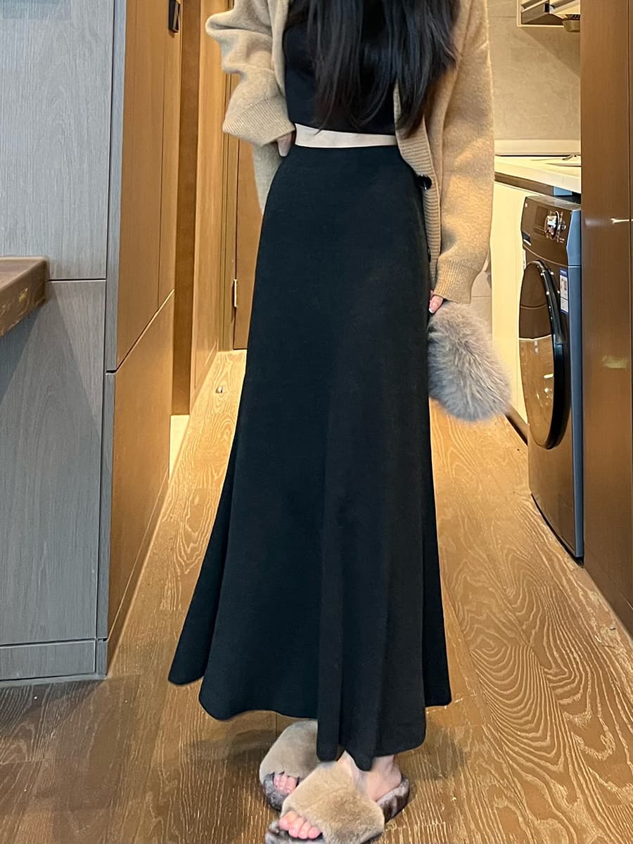 黒 スカート なめらかロングフレアスカート