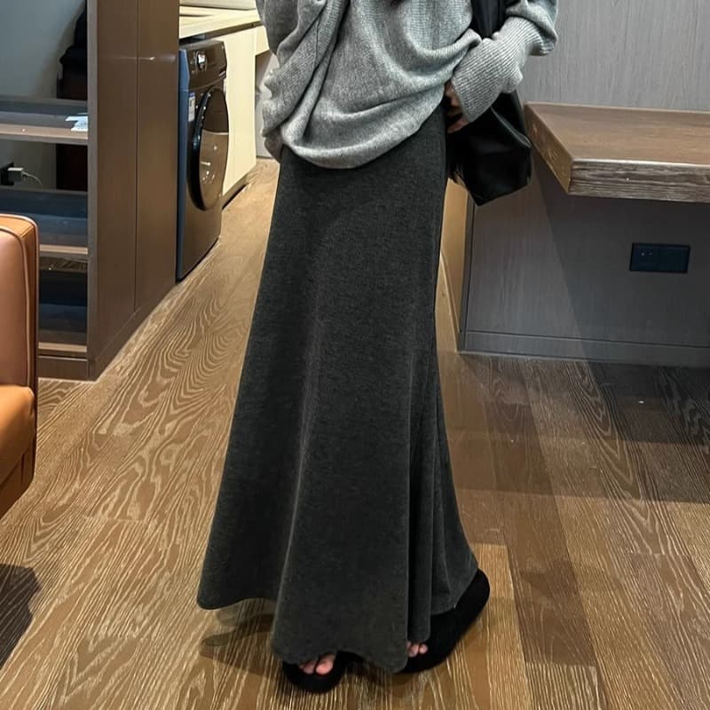 黒 スカート すらりと伸びる フレア ロングスカート